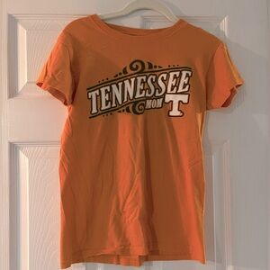 🐣Tennessee mom tee sz small used condition🐣